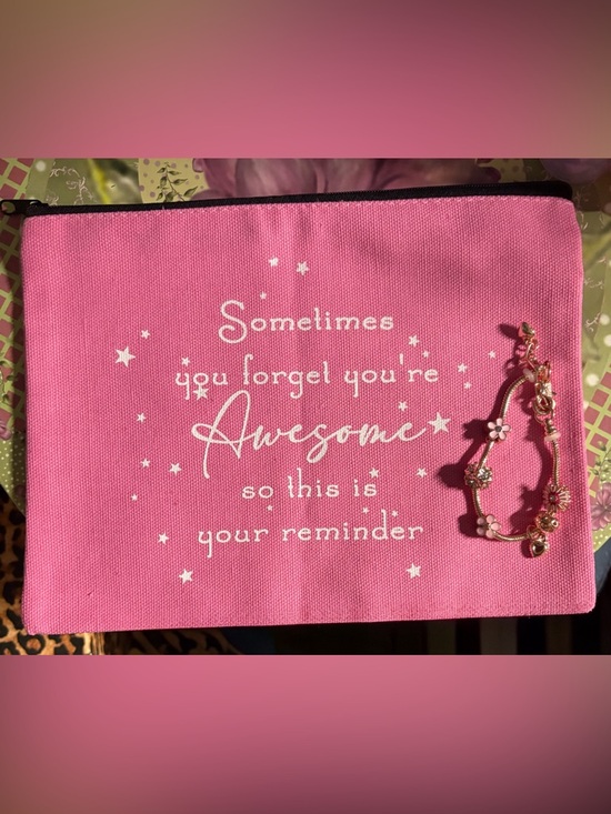 Hair Care & Bath Bundle Srt with Flower Pillow and 12 Pampered Products - Picture 2 of 16